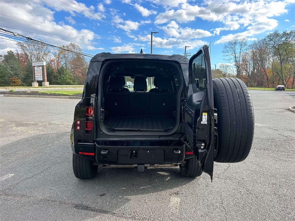 2023 Land Rover Defender 110 X-Dynamic SE photo 2