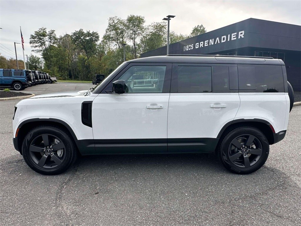 2022 Land Rover Defender SE photo 3