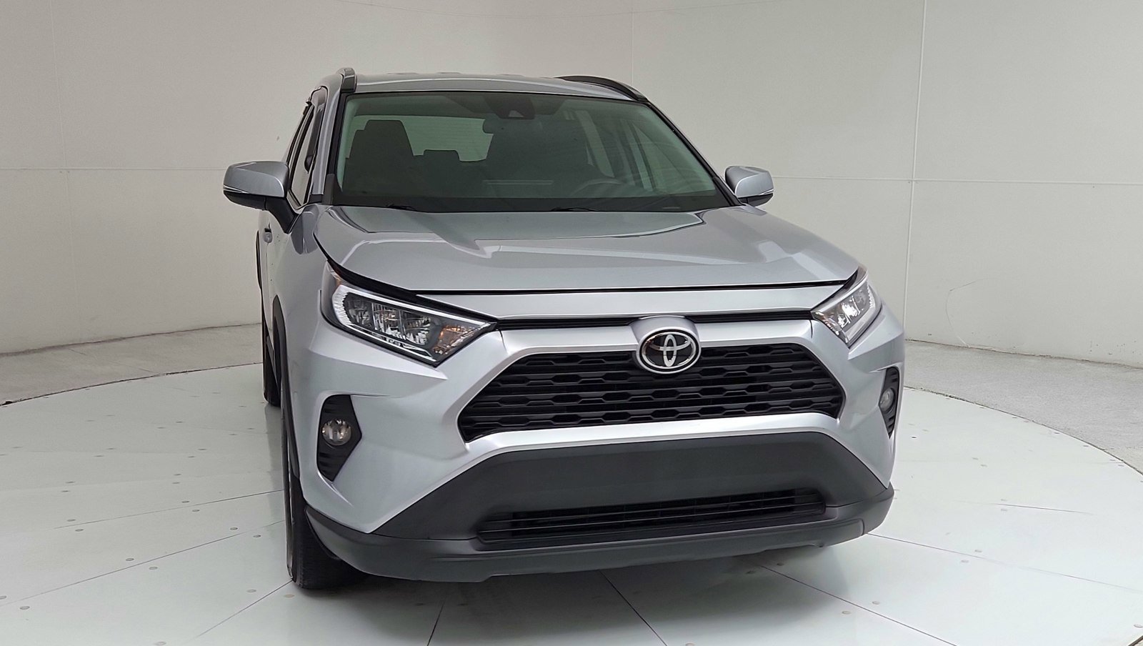 Used 2020 Toyota RAV4 XLE with VIN 2T3W1RFV6LC076550 for sale in Freehold, NJ