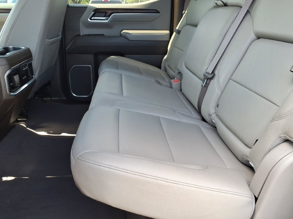 2023 GMC Sierra 1500 SLT - Photo 18