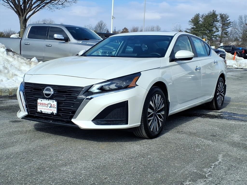 Used 2024 Nissan Altima 2.5 SV Sedan