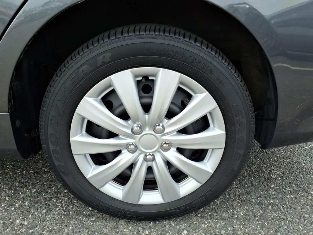 2013 Toyota Corolla LE - Photo 15