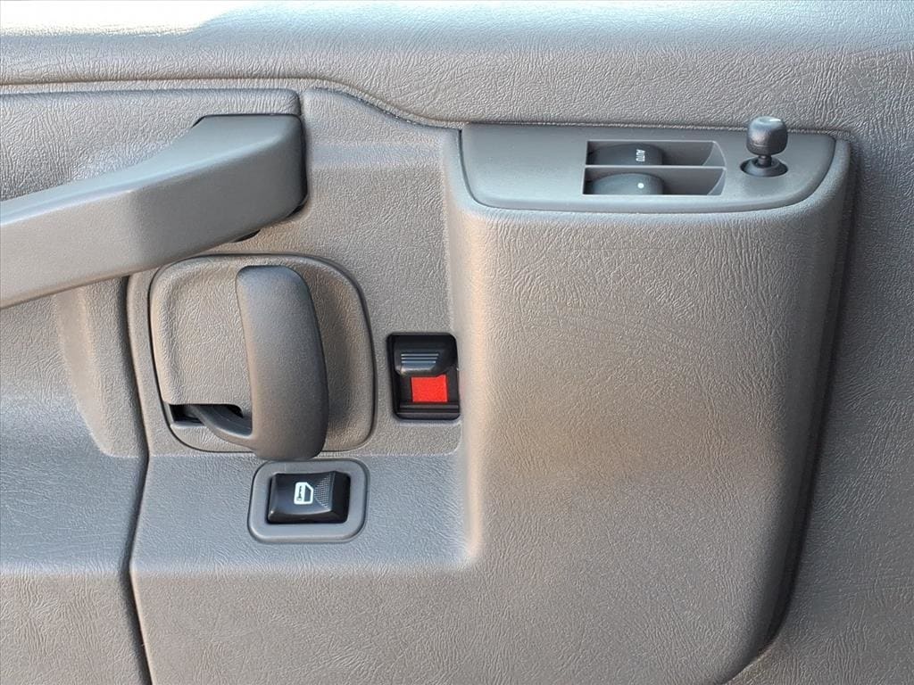 2024 GMC Savana Cargo Work Van - Photo 4