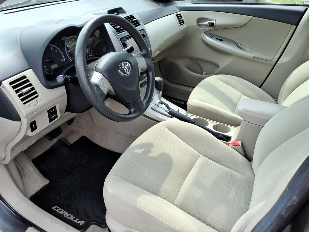 2013 Toyota Corolla LE - Photo 12