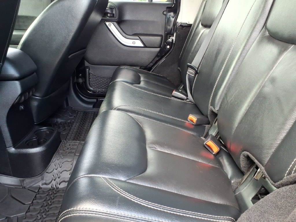 2014 Jeep Wrangler Unlimited Sahara - Photo 12