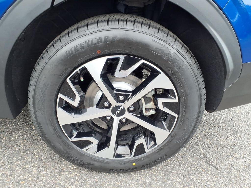 2024 Kia Sportage EX - Photo 17