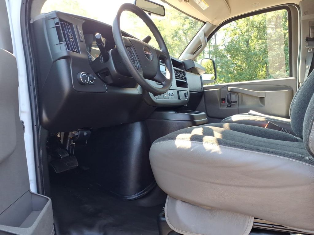 2024 GMC Savana Cargo Work Van - Photo 10
