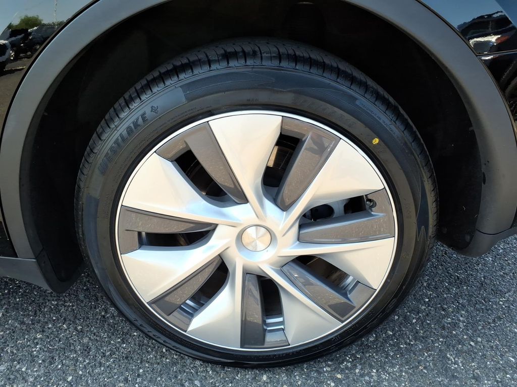 2023 Tesla Model Y Long Range - Photo 13
