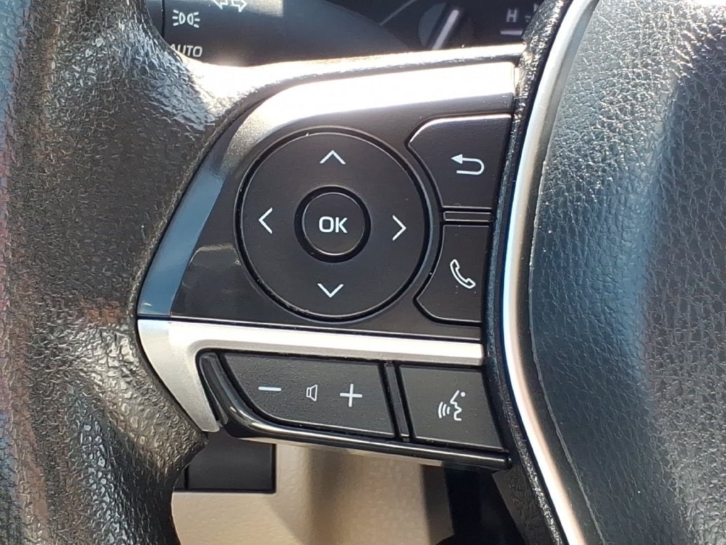 2022 Toyota Camry LE - Photo 11