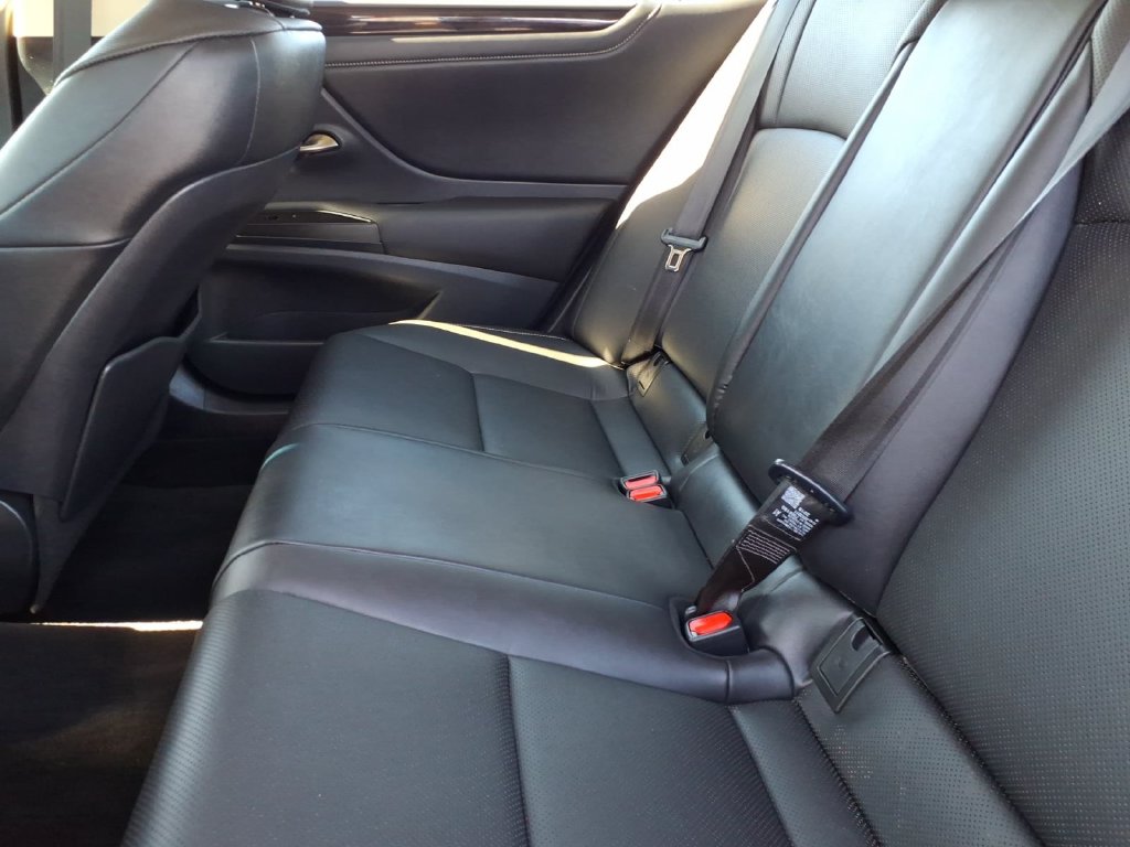 2019 Lexus ES 350 - Photo 17