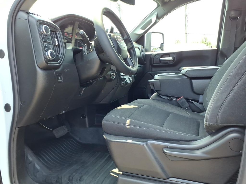 2024 GMC Sierra 3500HD Pro - Photo 12