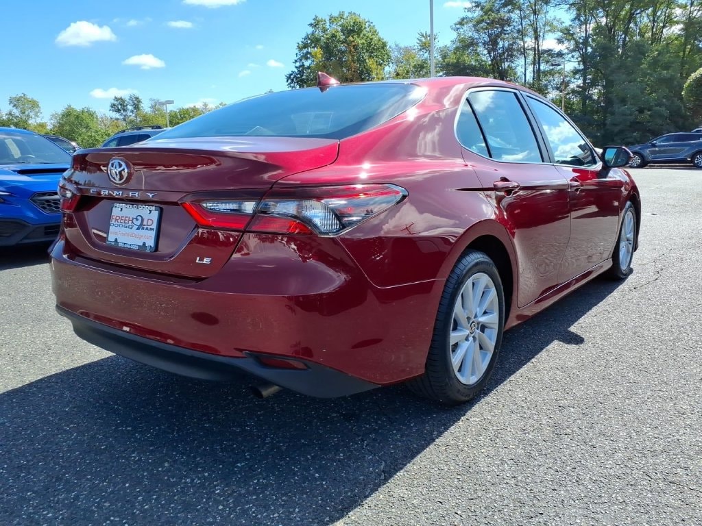 2022 Toyota Camry LE - Photo 17