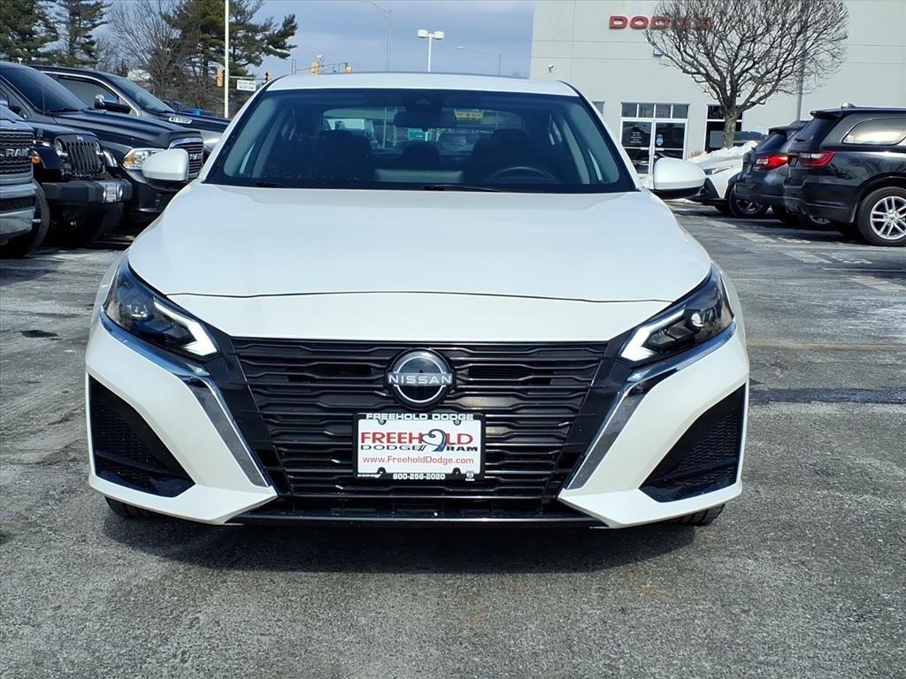 Used 2024 Nissan Altima 2.5 SV Sedan