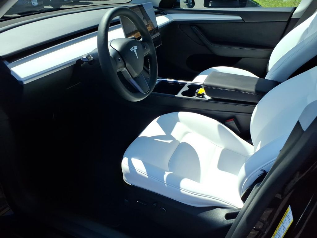 2023 Tesla Model Y Long Range - Photo 9