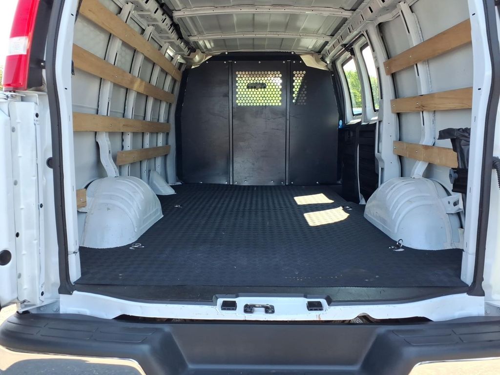 2024 GMC Savana Cargo Work Van - Photo 13