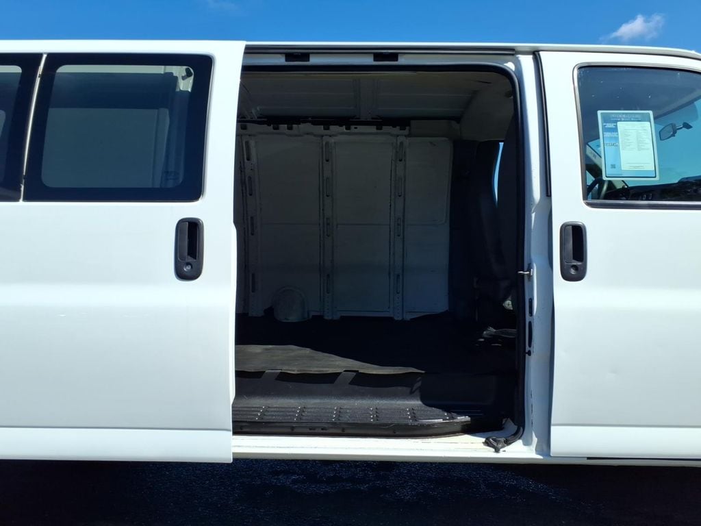 2014 GMC Savana Cargo Work Van - Photo 11