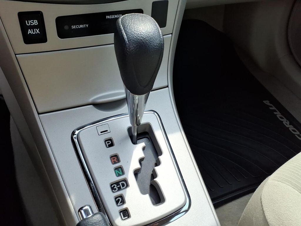 2013 Toyota Corolla LE - Photo 9