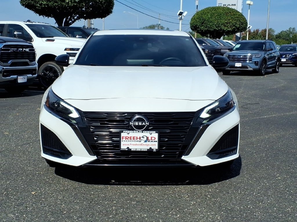 2024 Nissan Altima SR - Photo 2