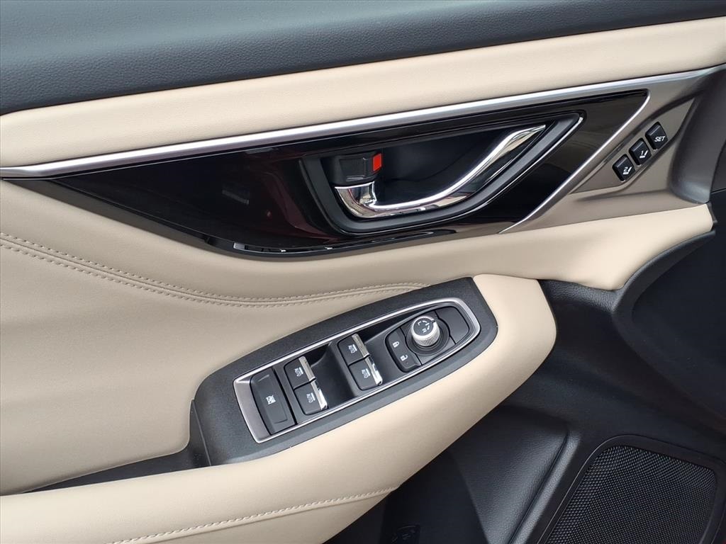 New 2025 Subaru Legacy LIMITED Sedan