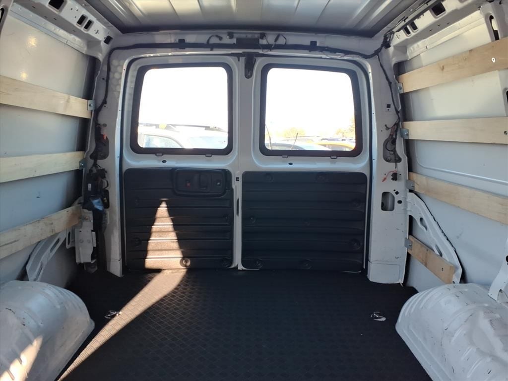 2024 GMC Savana Cargo Work Van - Photo 12