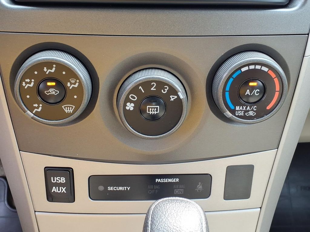 2013 Toyota Corolla LE - Photo 8