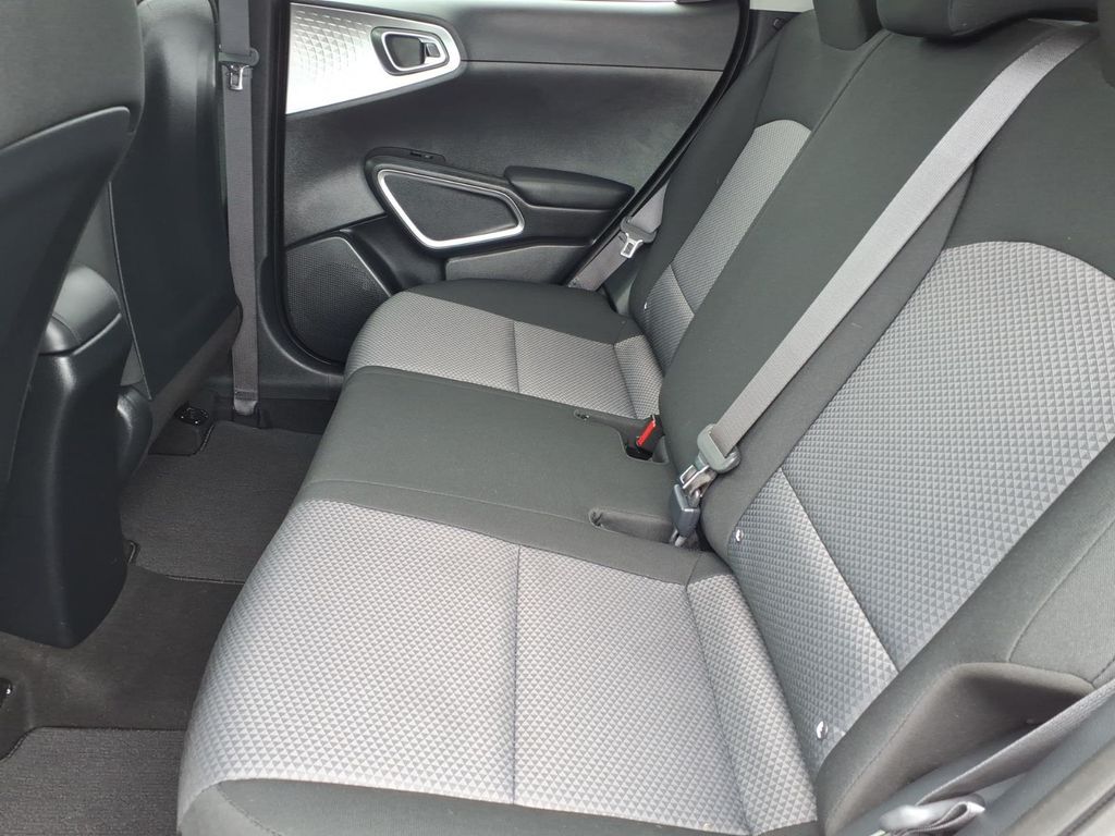 2022 Kia Soul LX - Photo 16