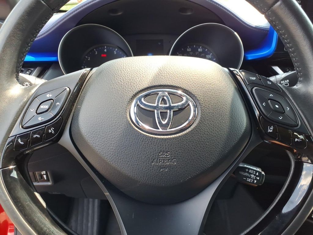 2020 Toyota C-HR XLE - Photo 5