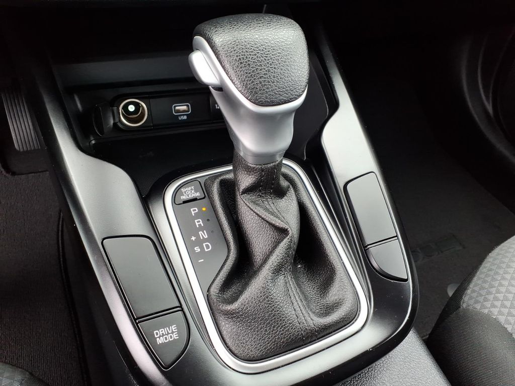 2022 Kia Soul LX - Photo 9