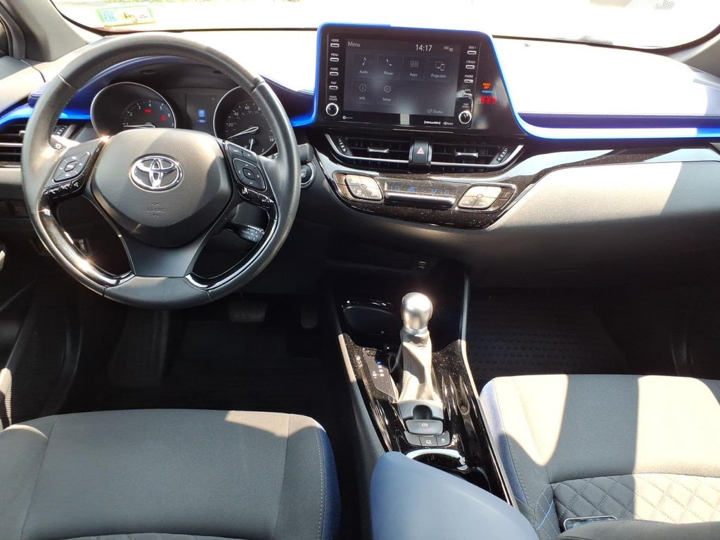 2020 Toyota C-HR XLE - Photo 14