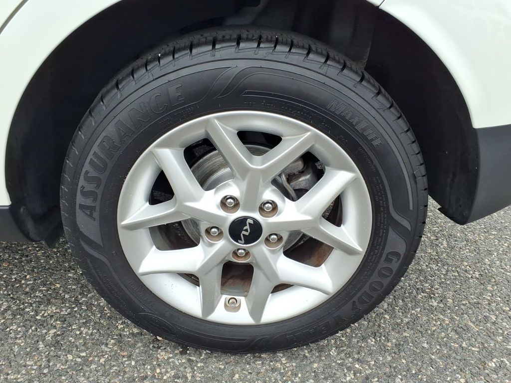 2022 Kia Soul LX - Photo 17