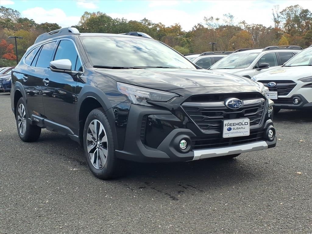 2025 Subaru Outback Touring's photo