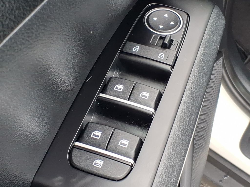 2022 Kia Soul LX - Photo 13