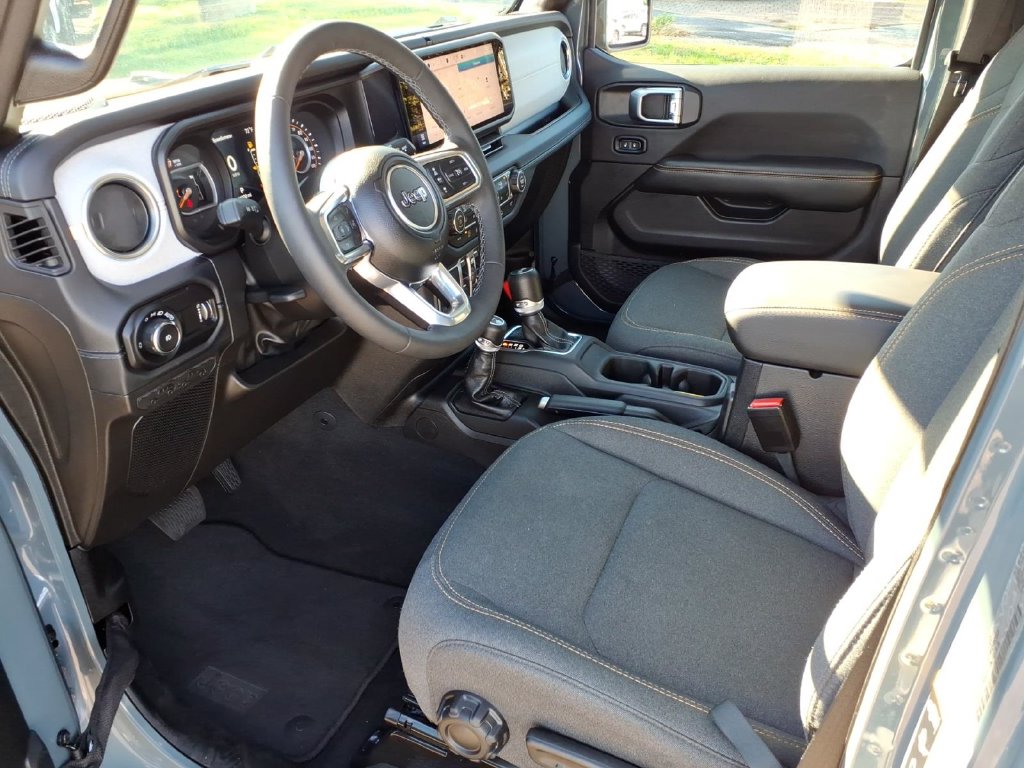 2026 Jeep Wrangler 4-Door Sahara - Photo 13
