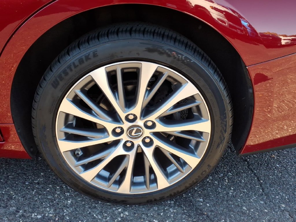 2019 Lexus ES 350 - Photo 18