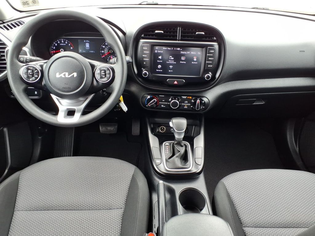 2022 Kia Soul LX - Photo 15