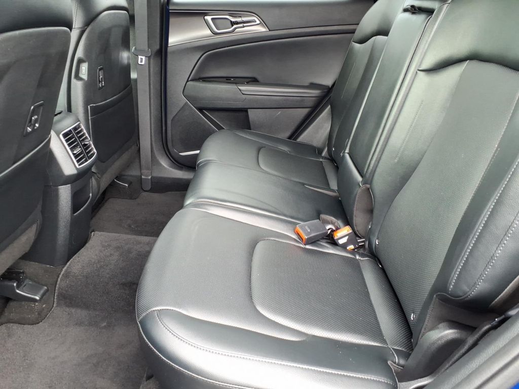 2024 Kia Sportage EX - Photo 16