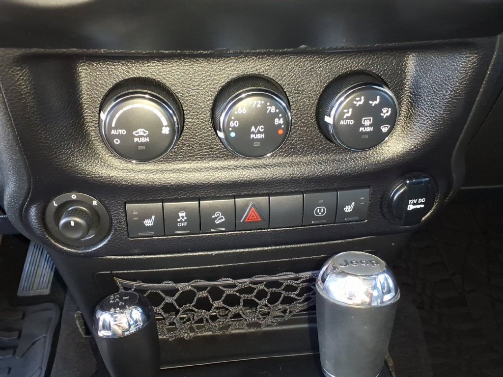 2014 Jeep Wrangler Unlimited Sahara - Photo 6
