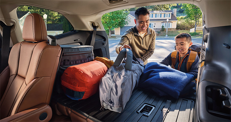 Family loading cargo into the 2027 Subaru Ascent