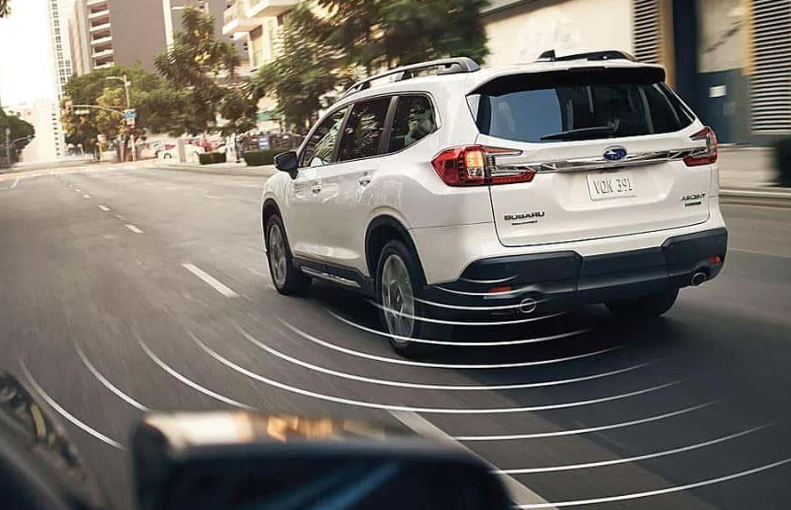 Subaru Blind-Spot Detection monitoring surrounding traffic