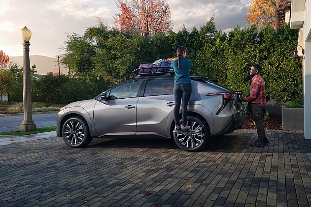  Couple mounting camping gear on Subaru Solterra