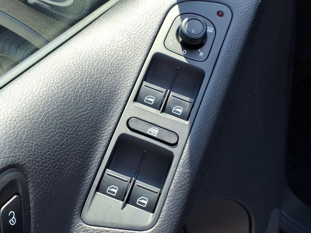 2016 Volkswagen Tiguan S - Photo 11