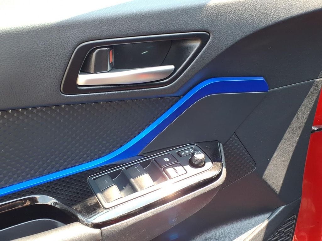 2020 Toyota C-HR XLE - Photo 4