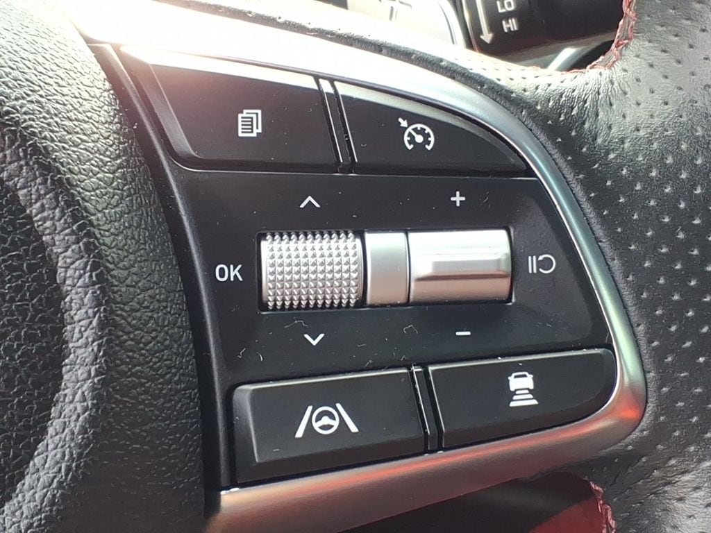 2023 GENESIS G70 Standard - Photo 11