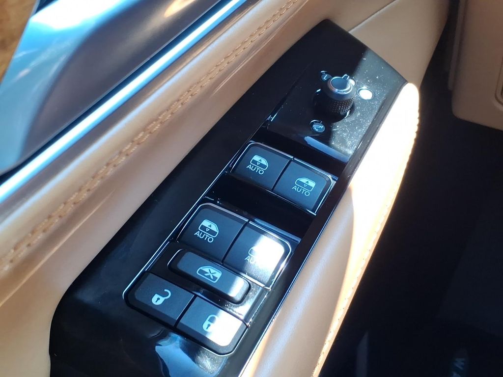 2022 Jeep Grand Wagoneer Series III - Photo 12