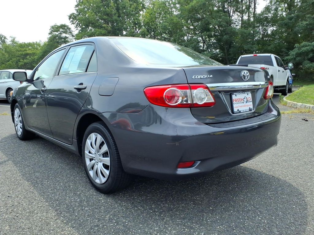 2013 Toyota Corolla LE - Photo 19