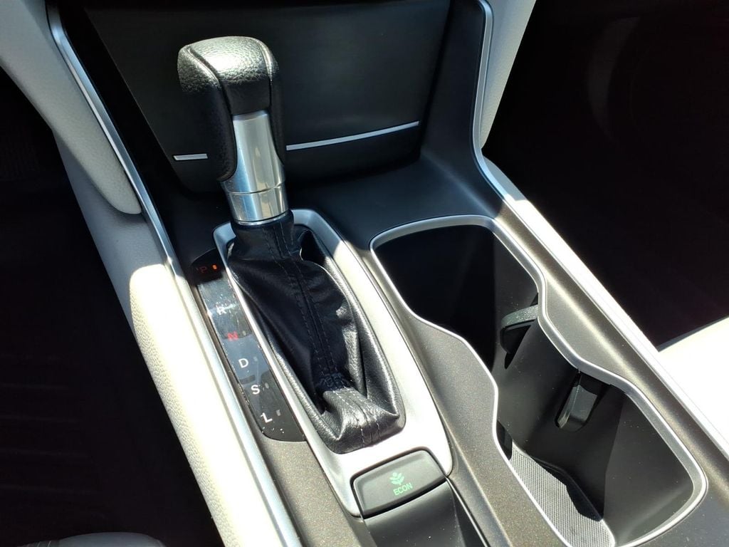 2019 Honda Accord LX - Photo 8