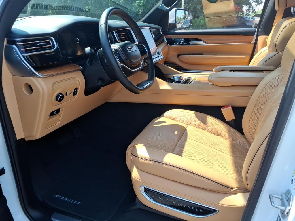 2022 Jeep Grand Wagoneer Series III - Photo 13