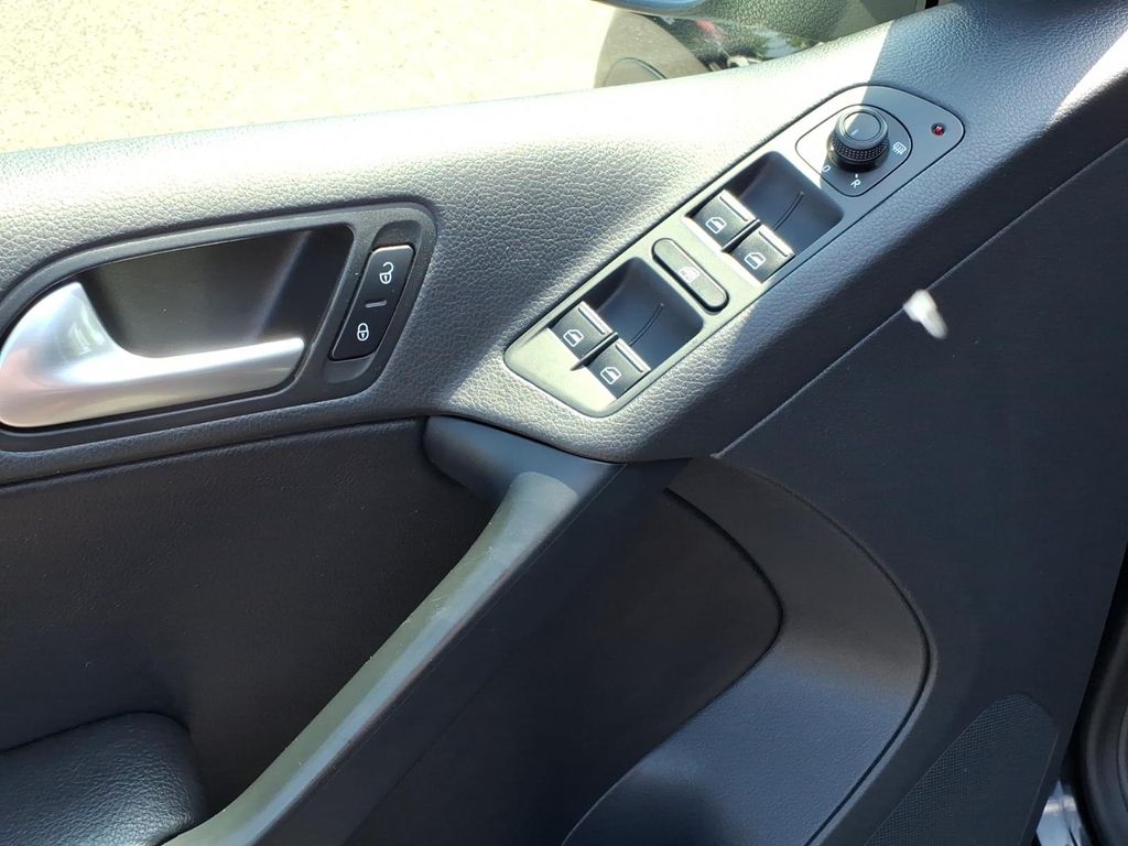2016 Volkswagen Tiguan S - Photo 3