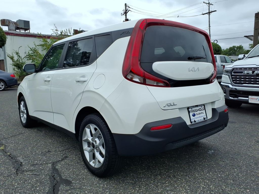 2022 Kia Soul LX - Photo 21