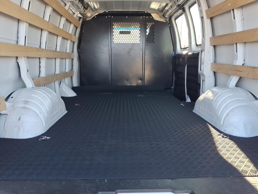 2024 GMC Savana Cargo Work Van - Photo 13
